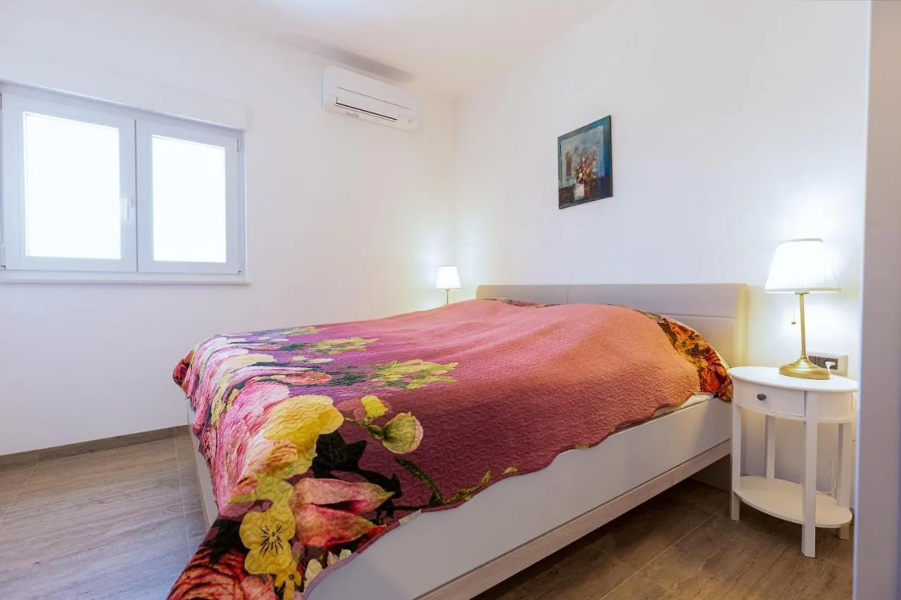 Ferienhaus Relax - Beheizter - Heated Pool Kastela 0*,  Croatia