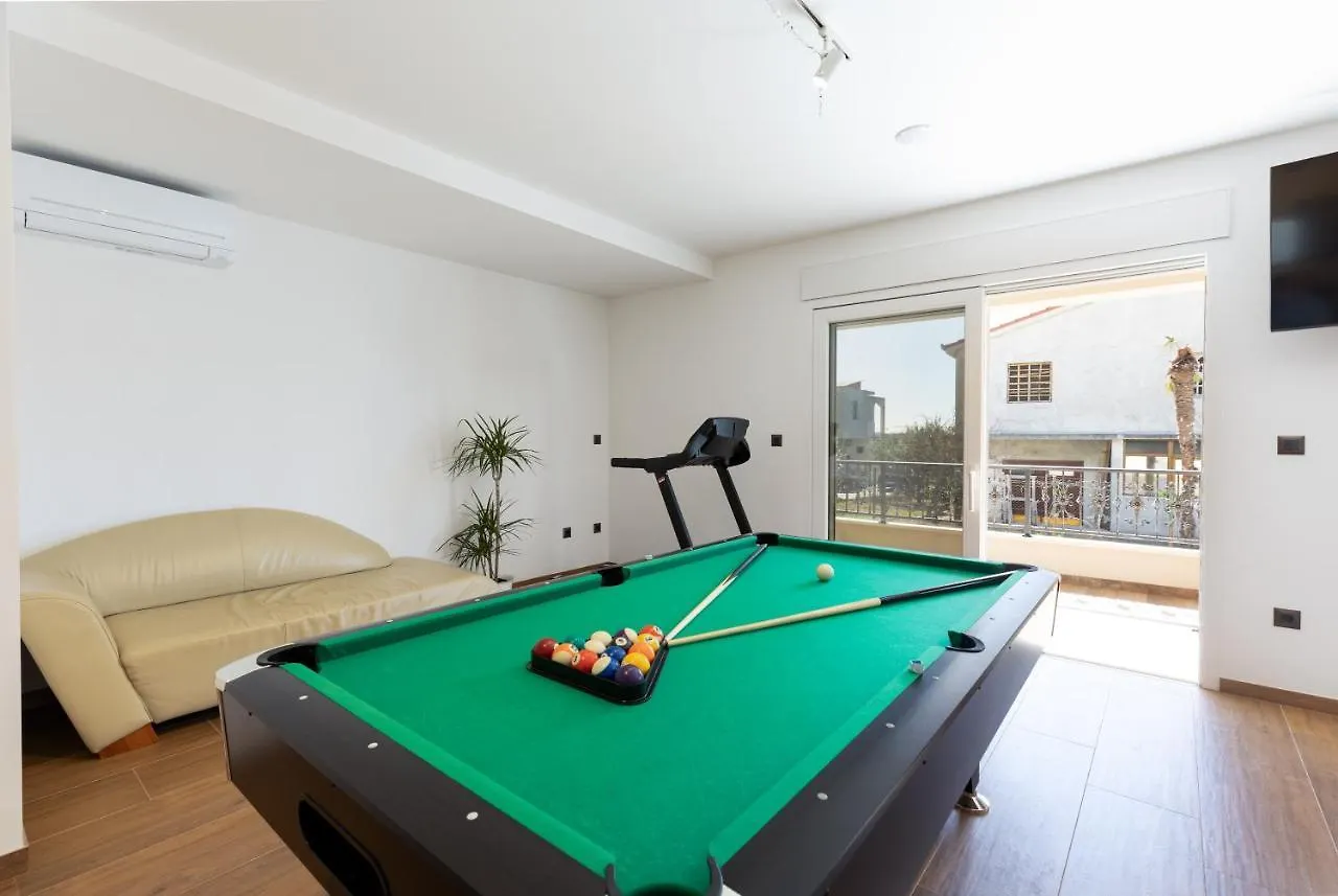 Vila Ferienhaus Relax - Beheizter - Heated Pool Kaštela
